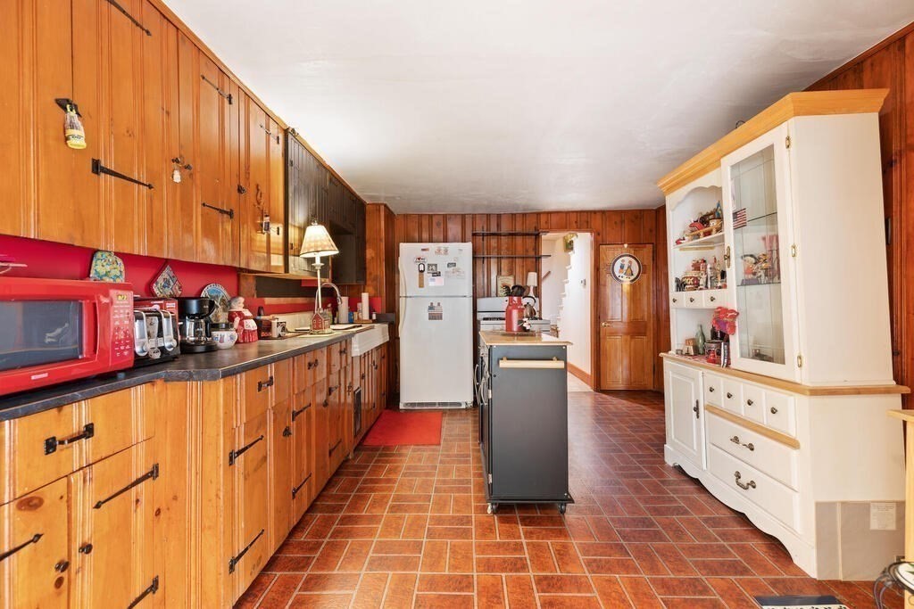 14 Middle Street Wakefield, MA 01880 - Photo 8 of 31