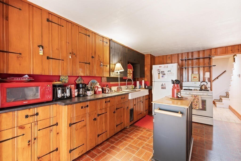 14 Middle Street Wakefield, MA 01880 - Photo 9 of 31