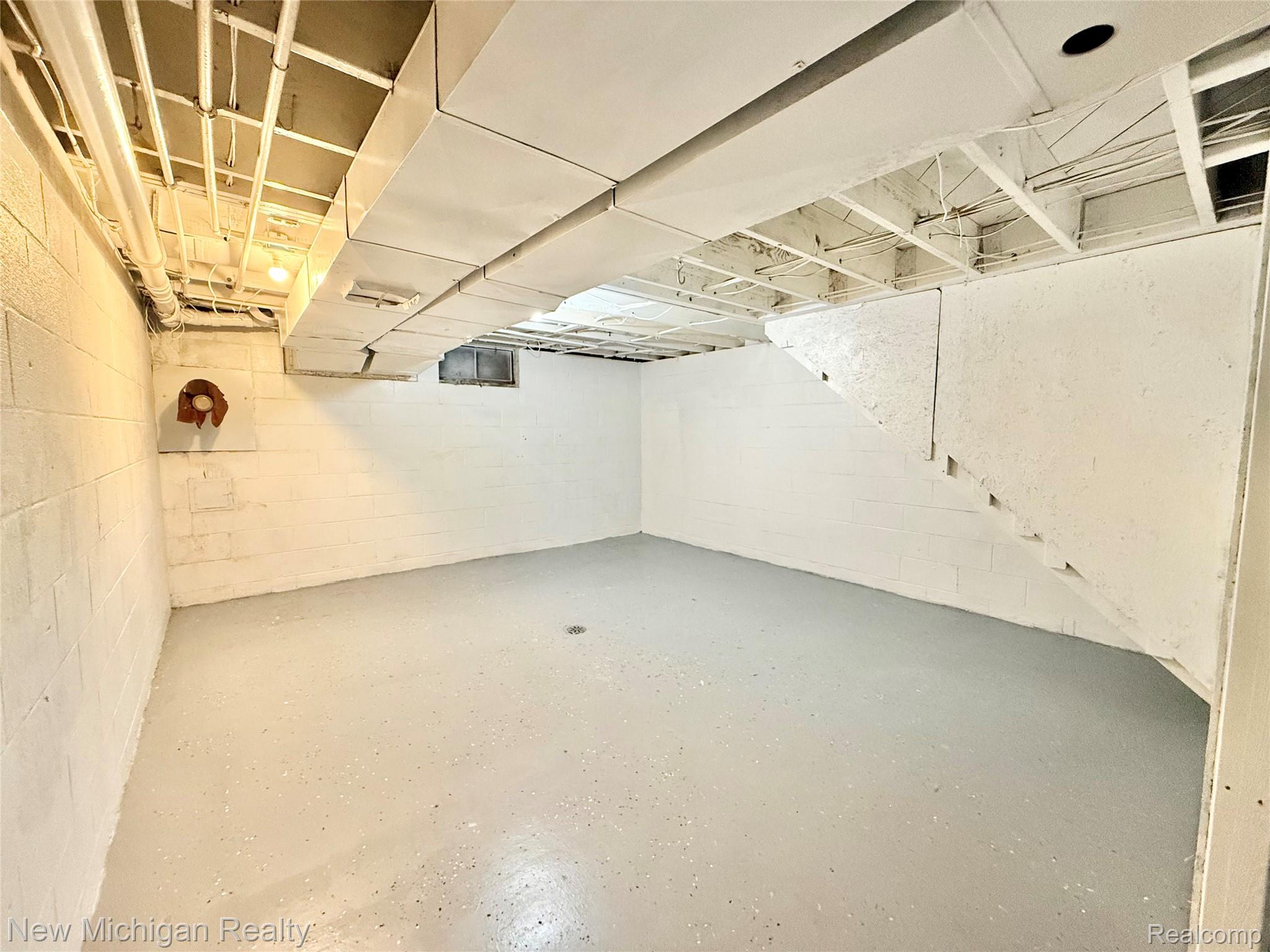 5288 Torrey Road Flint, MI 48507 - Photo 21 of 41 View of unfinished below grade area
