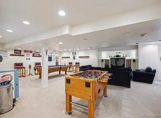 a view of livingroom with furniture