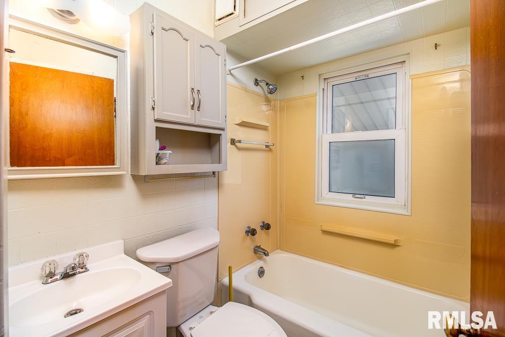 2390 Telegraph Road Davenport, IA 52804 - Photo 13 of 37 Gallery Image 13
