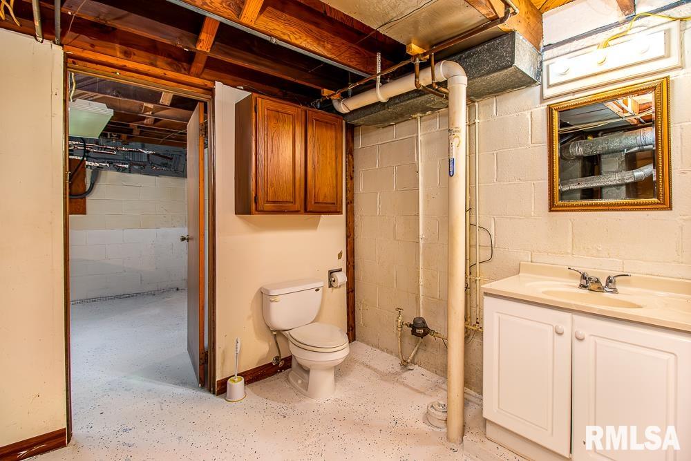 2390 Telegraph Road Davenport, IA 52804 - Photo 16 of 37 Gallery Image 16