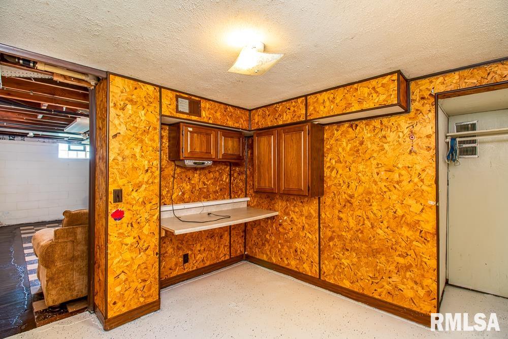 2390 Telegraph Road Davenport, IA 52804 - Photo 23 of 37 Gallery Image 23