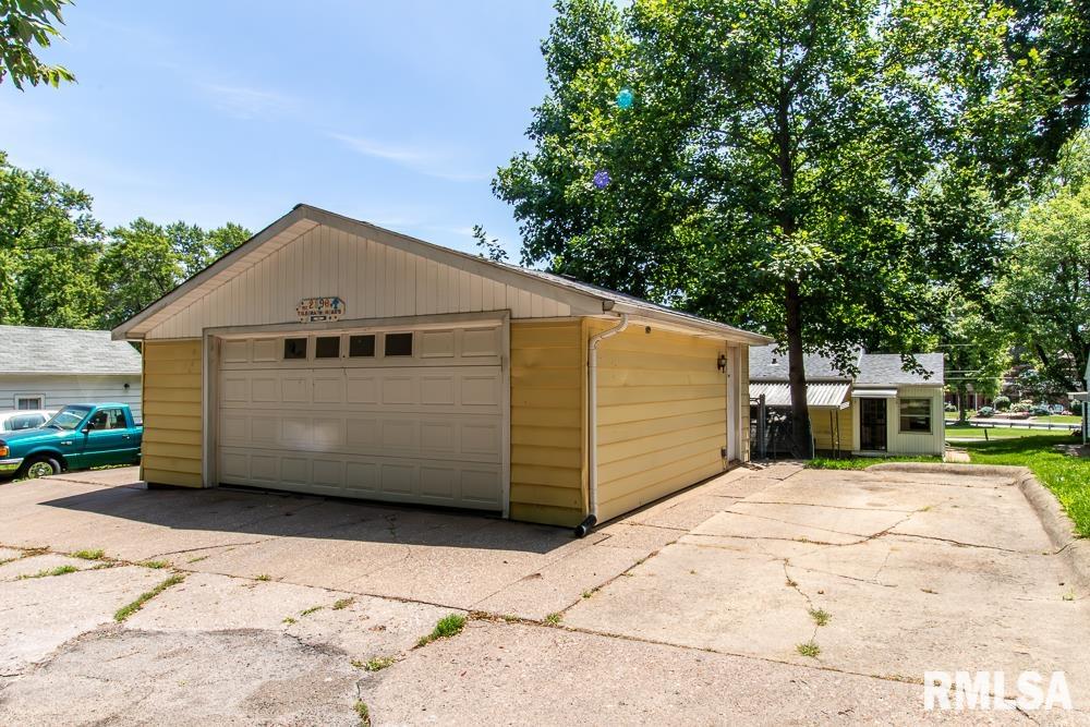 2390 Telegraph Road Davenport, IA 52804 - Photo 27 of 37 Gallery Image 27