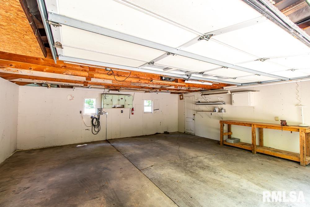 2390 Telegraph Road Davenport, IA 52804 - Photo 31 of 37 Gallery Image 31