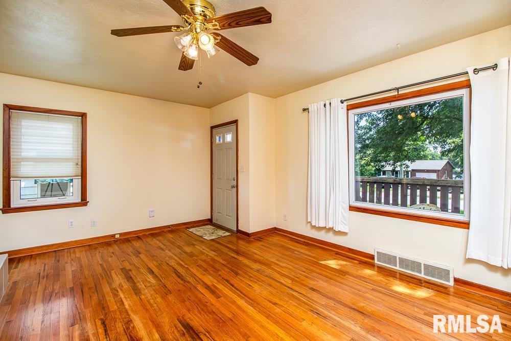 2390 Telegraph Road Davenport, IA 52804 - Photo 5 of 37 Gallery Image 5
