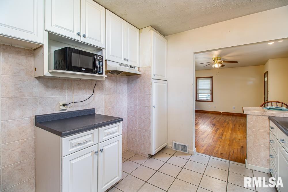 2390 Telegraph Road Davenport, IA 52804 - Photo 7 of 37 Gallery Image 7