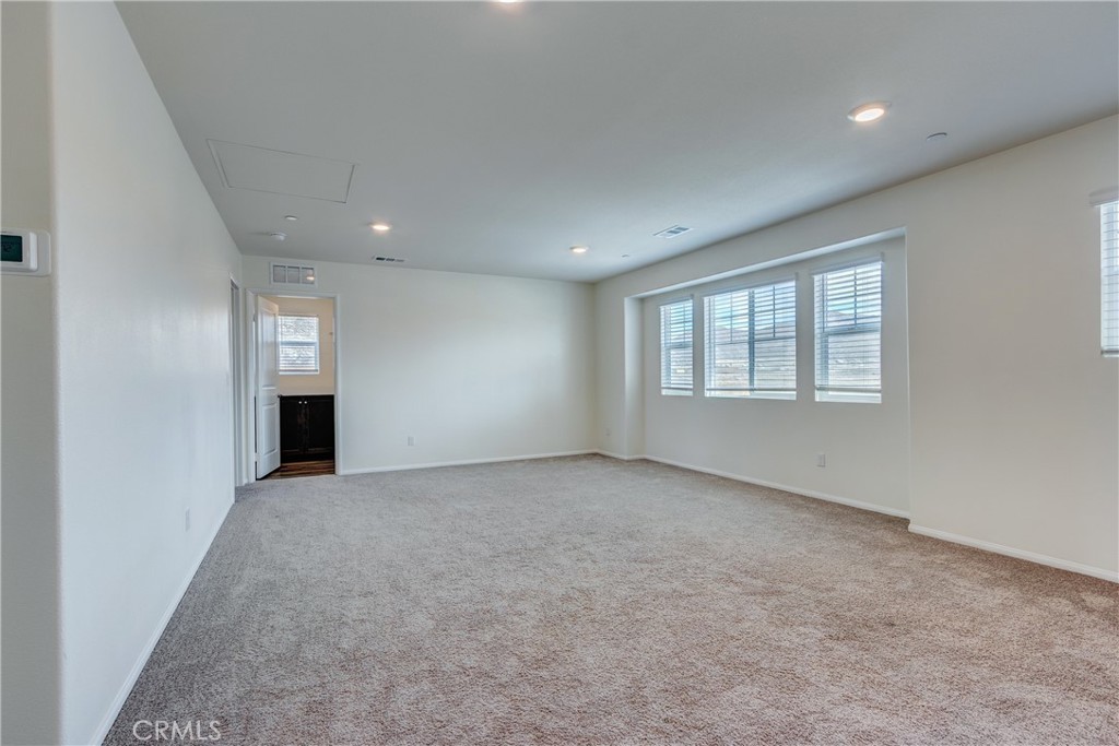 28295 Memory Lane Winchester, CA 92596 - Photo 25 of 68 an empty room with windows and closet
