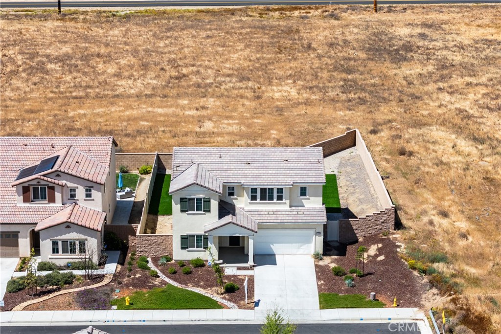 28295 Memory Lane Winchester, CA 92596 - Photo 59 of 68 an aerial view of residential houses with yard