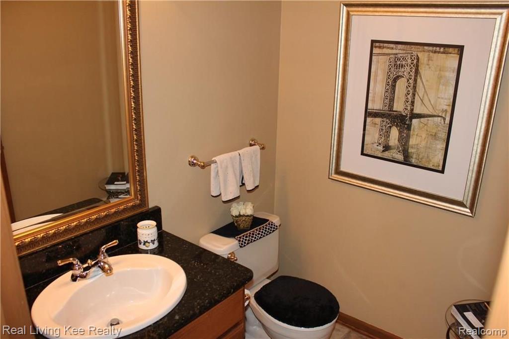 1668 Treeside Drive Rochester Hills, MI 48307 - Photo 12 of 25
