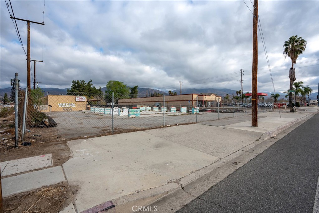 26468 Base Line Street Highland, CA 92346 - Photo 17 of 27