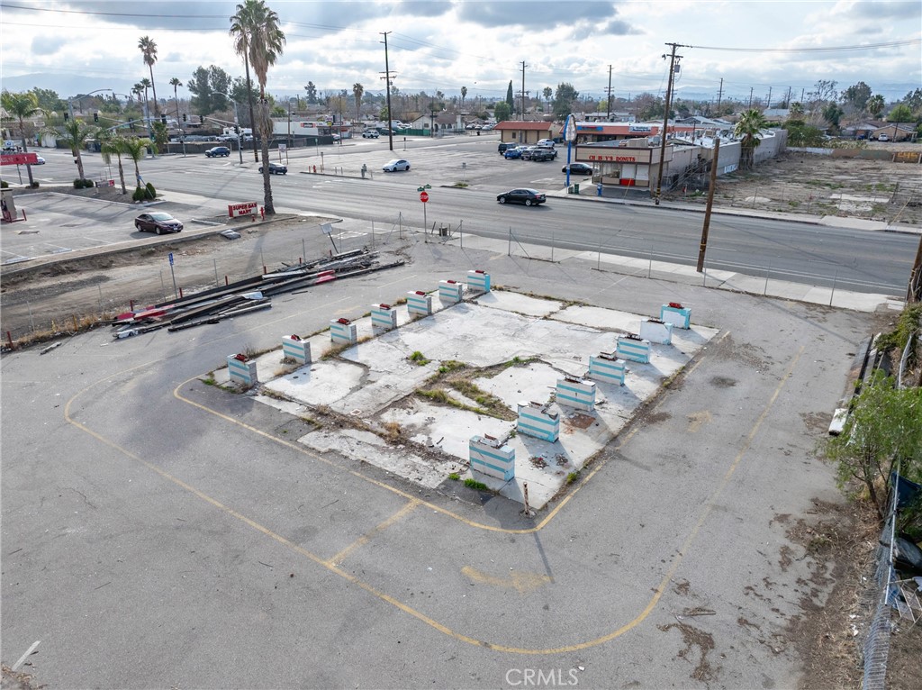26468 Base Line Street Highland, CA 92346 - Photo 10 of 27 a outdoor space with lots of white furniture