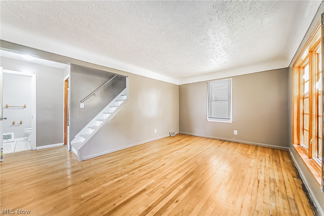 17008 Ridgeton Drive Cleveland, OH 44128 - Photo 6 of 34 Gallery Image 6