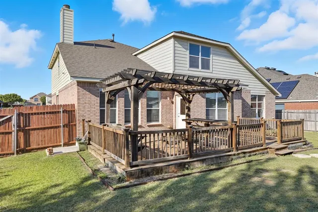 $2,800 | 529 Roundrock Lane, Fort Worth, TX 76140