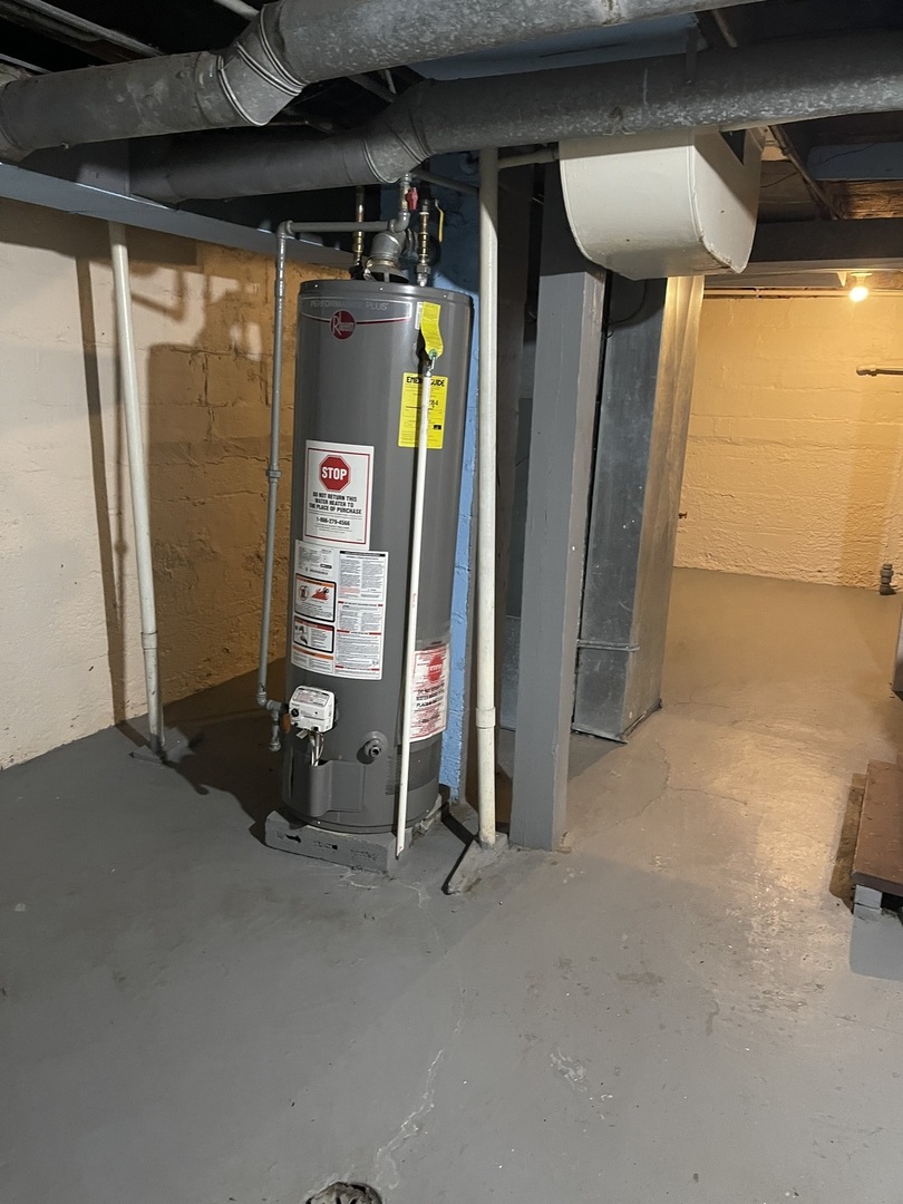 11634 South Princeton Avenue Chicago, IL 60628 - Photo 17 of 18 a view of water heater room with a tv