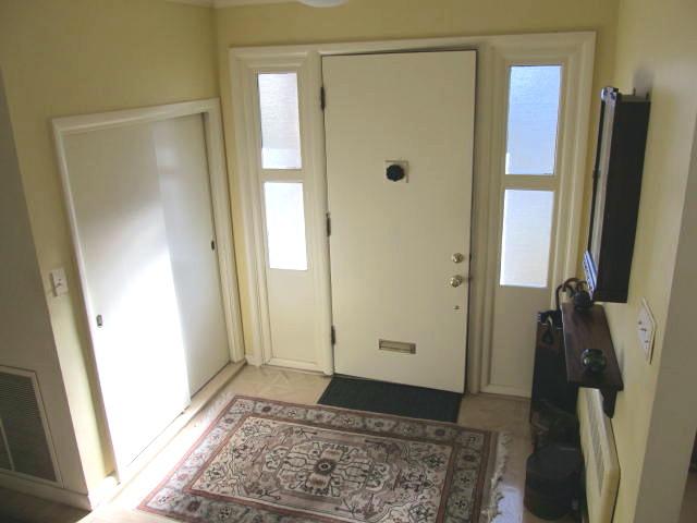 21 Bedford Road Pawtucket, RI 02860 - Photo 2 of 17 Entry.
