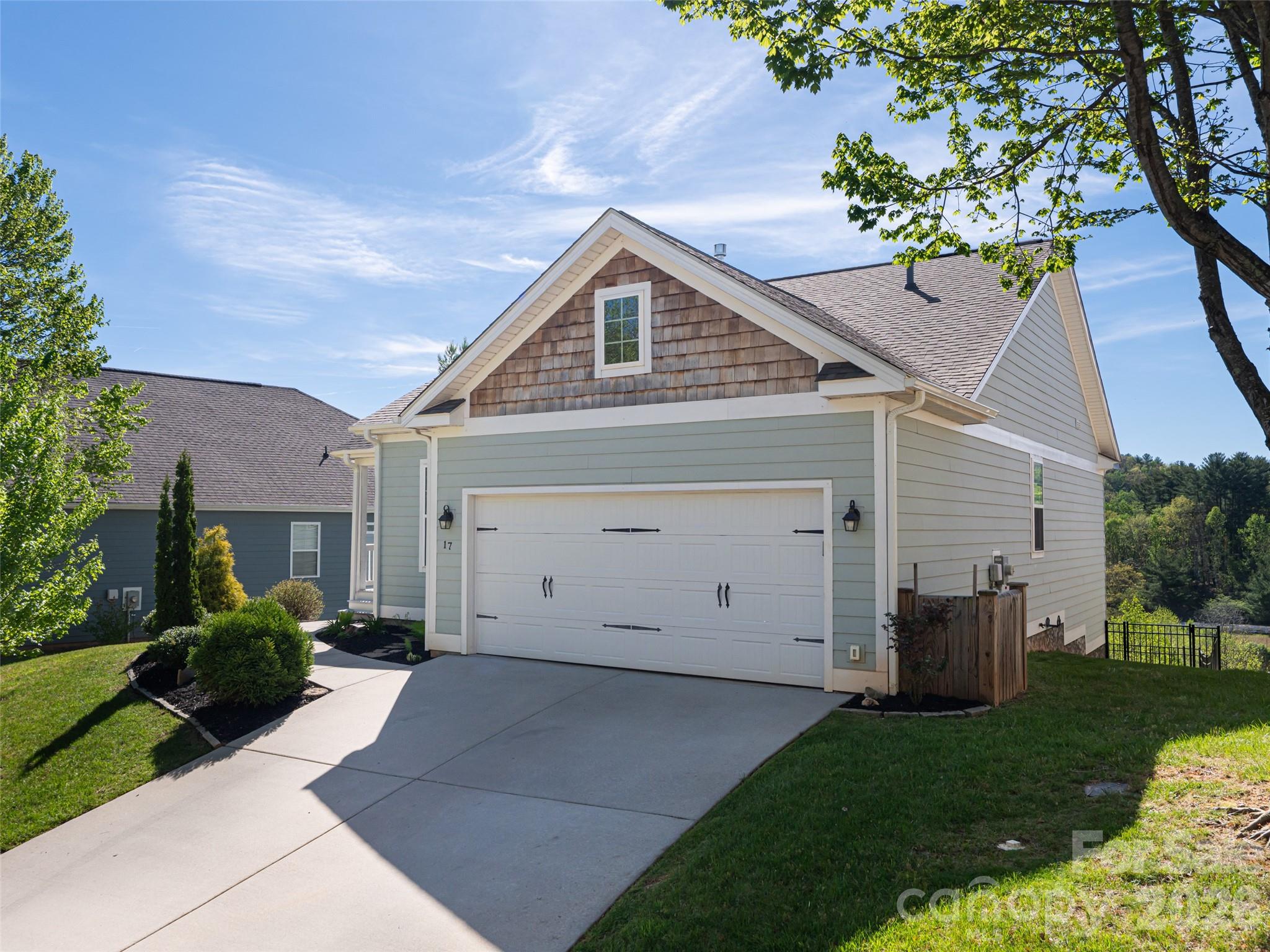 17 Dreambird Road Leicester, NC 28748 - Photo 2 of 48