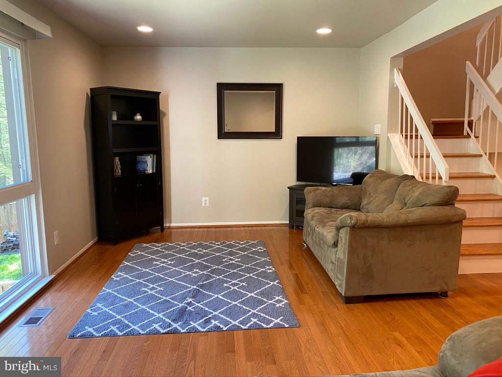 6038 Forrest Hollow Lane Springfield, VA 22152 - Photo 11 of 35 6038 Forrest Hollow Ln Open Living Room