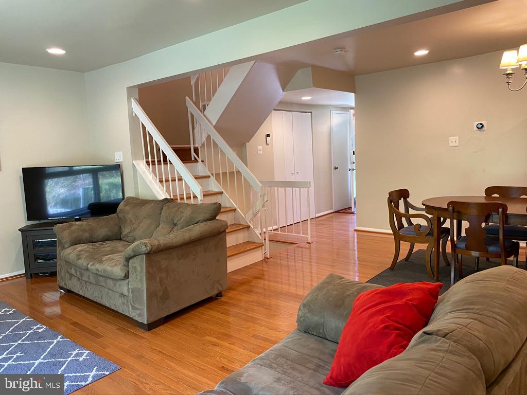 6038 Forrest Hollow Lane Springfield, VA 22152 - Photo 12 of 35 6038 Forrest Hollow Ln Open Living Room