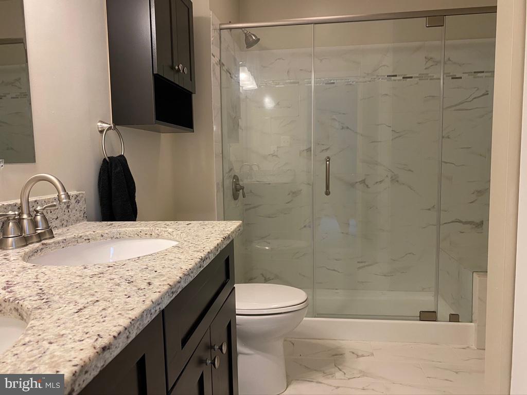 6038 Forrest Hollow Lane Springfield, VA 22152 - Photo 16 of 35 6038 Forrest Hollow Ln Upper Level Shared Bath