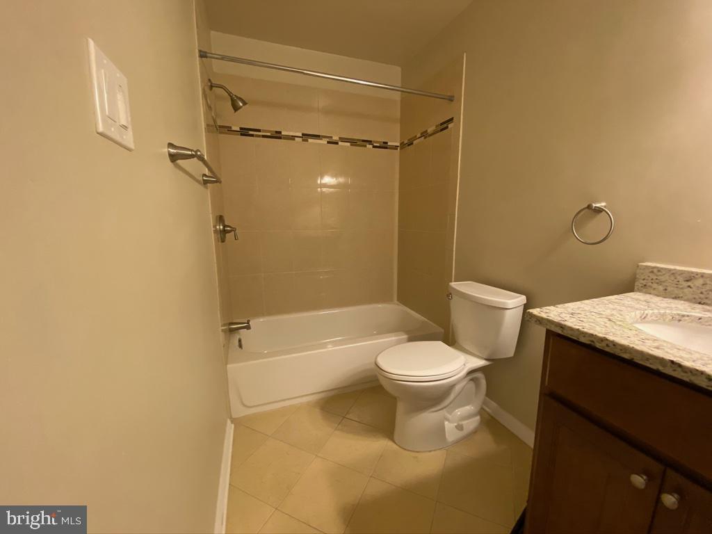 6038 Forrest Hollow Lane Springfield, VA 22152 - Photo 23 of 35 6038 Forrest Hollow Ln Upper Level Shared Bath