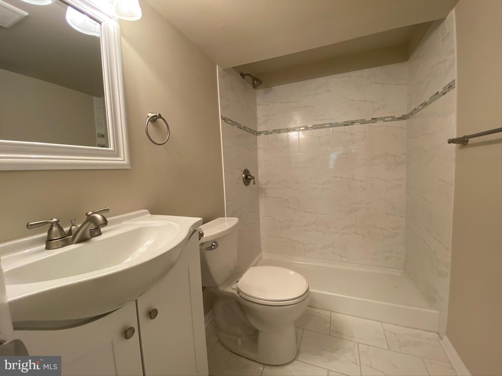6038 Forrest Hollow Lane Springfield, VA 22152 - Photo 29 of 35 6038 Forrest Hollow Ln Lower Level FULL Bath