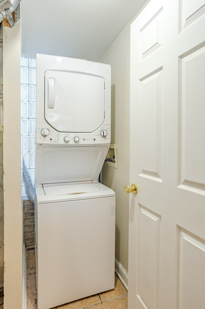 3100 West Addison Street, Unit 1A Chicago, IL 60618 - Photo 17 of 29 a utility room with dryer and washer