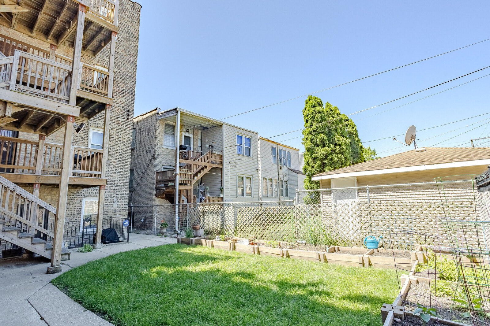 3100 West Addison Street, Unit 1A Chicago, IL 60618 - Photo 28 of 29 a view of a building with a yard