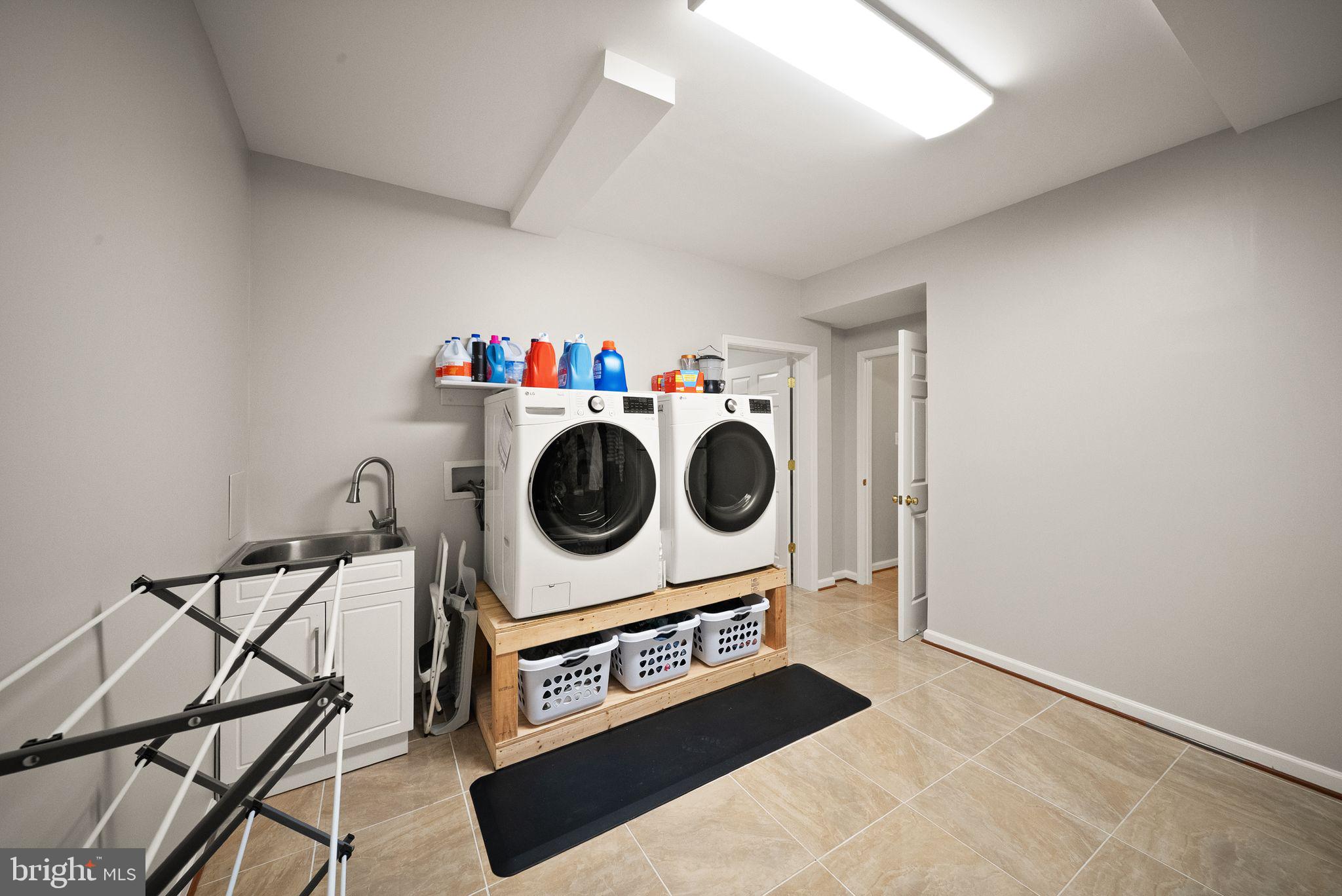 7705 Ridgepark Court Springfield, VA 22153 - Photo 58 of 78 Laundry room