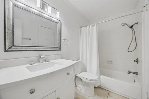 $298,000 | 2220 Bering Drive, Unit 26, Houston, TX 77057
