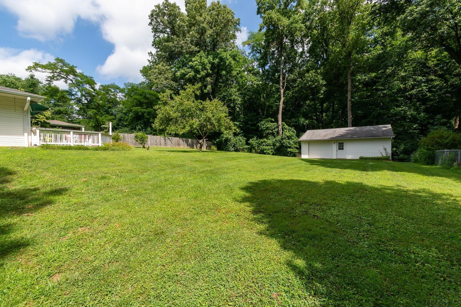 3890 West Tapp Road Bloomington, IN 47403 - Photo 33 of 34 Gallery Image 33