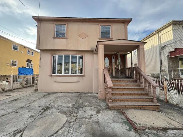 $927,000 | 147-28 227th Street | Brookville