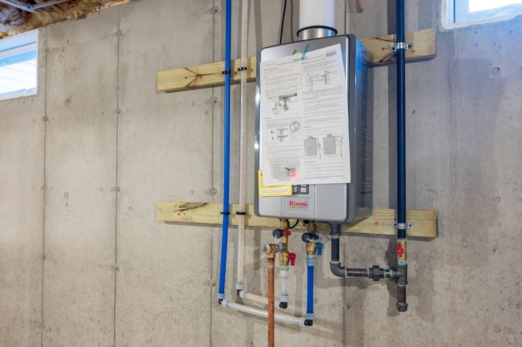 5 Turtle Lane, Unit 5 Sterling, MA 01564 - Photo 27 of 30 a bathroom with a shower