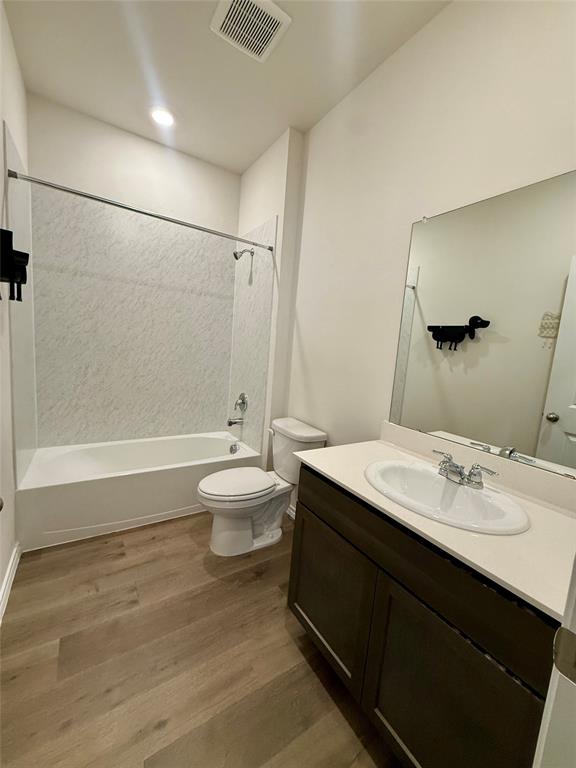 916 Country Road Royse City, TX 75189 - Photo 14 of 24 a bathroom with a sink a toilet and shower