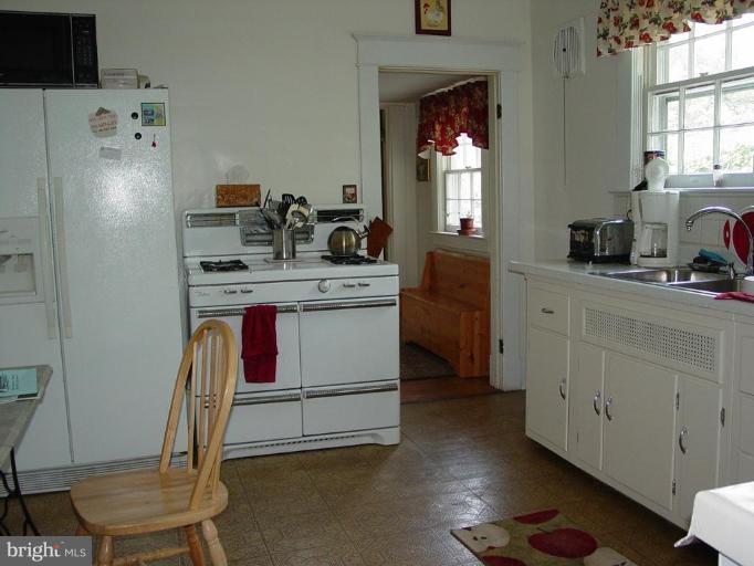6905 Marlborough Road Baltimore, MD 21212 - Photo 11 of 16 Kitchen