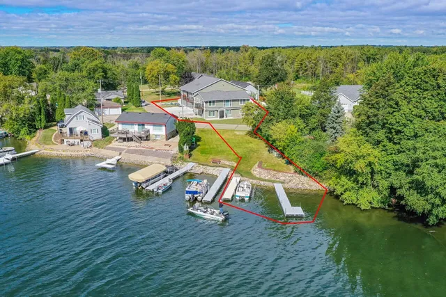 $1,895,000 | 7134 North Tichigan Road, Waterford, WI 53185