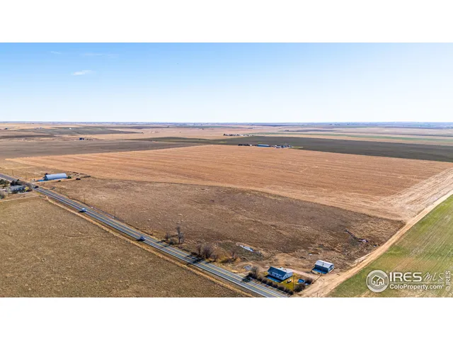 a black and white photo of a room