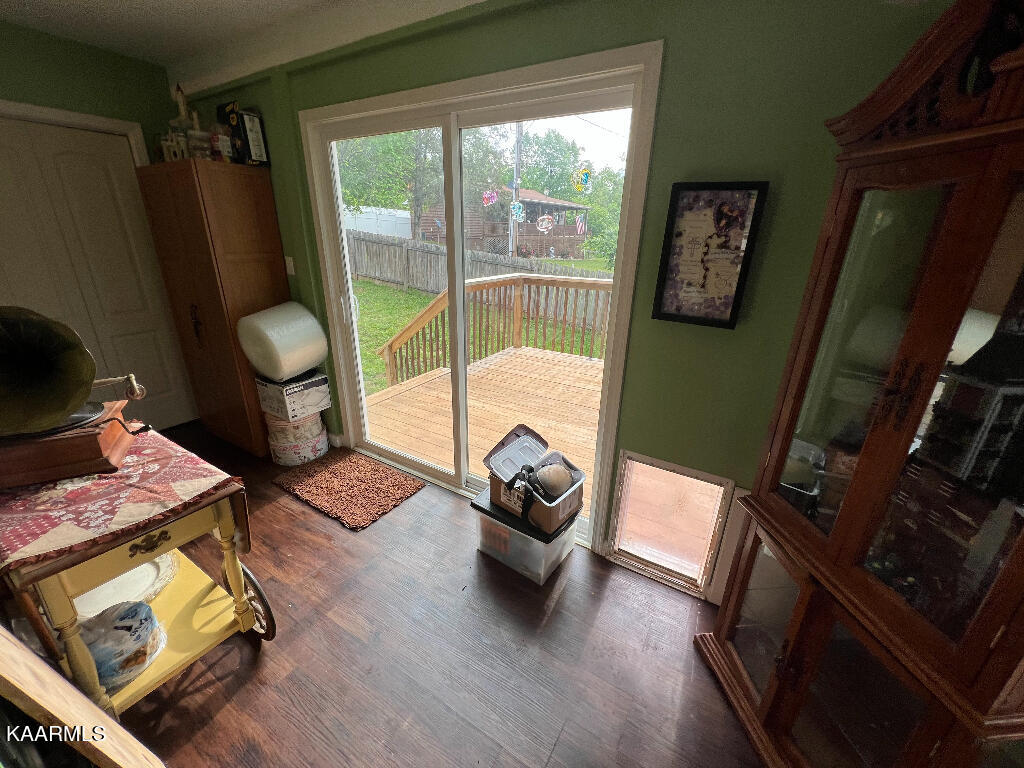 450 Sleepy Hollow Road Speedwell, TN 37870 - Photo 2 of 6 01
