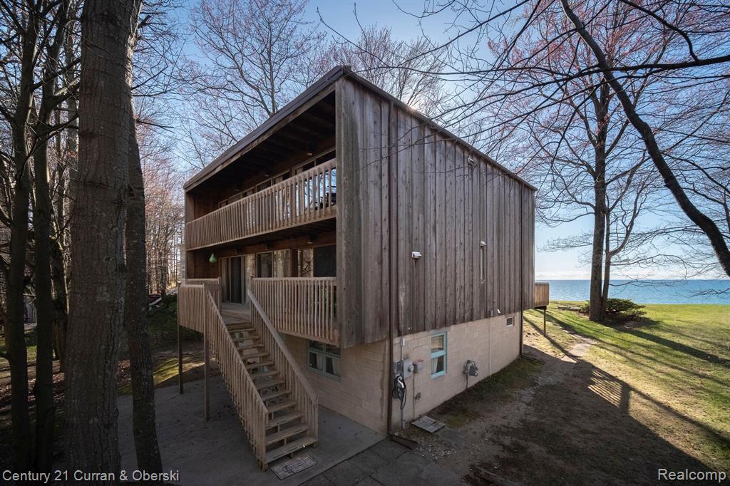 4450 West Fox Farm Road Manistee, MI 49660 - Photo 3 of 84