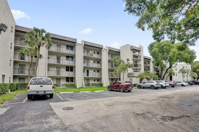 $159,999 | 9235 Lagoon Place, Unit 207, Davie, FL 33324