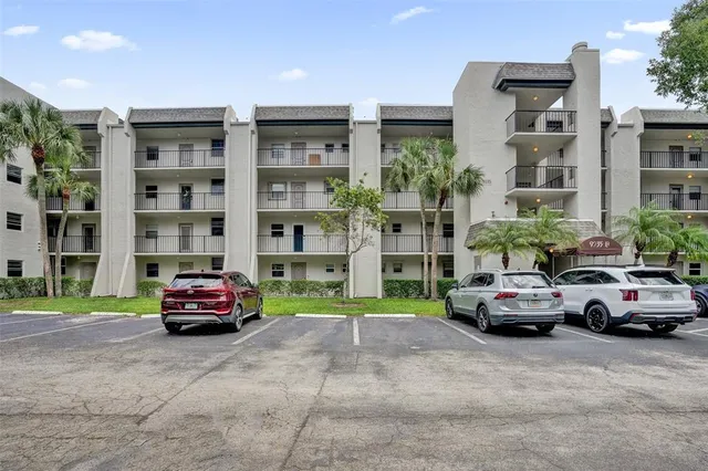 $159,999 | 9235 Lagoon Place, Unit 207, Davie, FL 33324