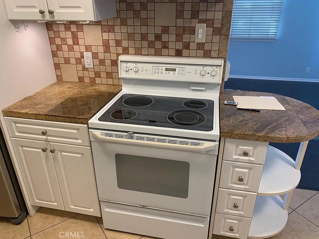 4401 Division Long Beach, CA 90803 - Photo 17 of 50 a close view of a stove top oven sitting inside of a kitchen