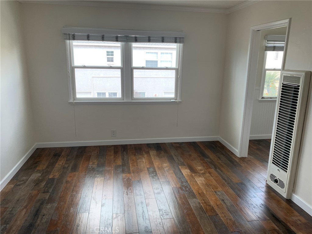 4401 Division Long Beach, CA 90803 - Photo 41 of 50 an empty room with wooden floor and windows