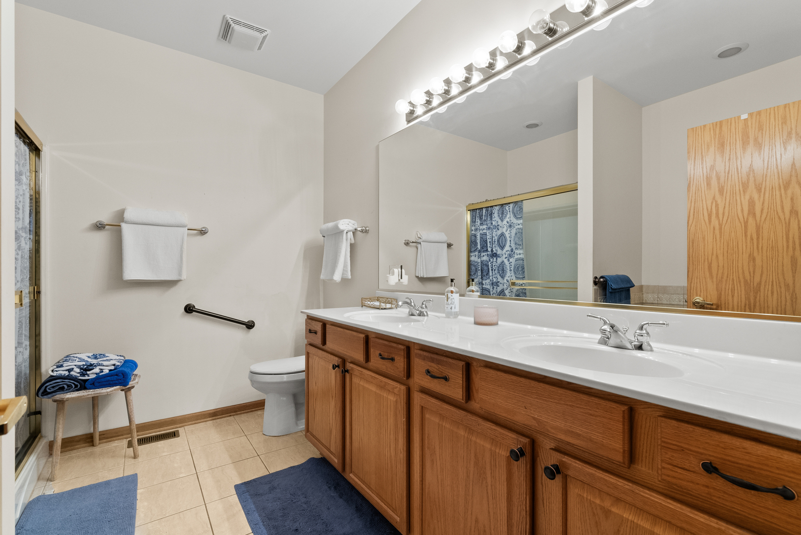 782 Baldwin Lane Romeoville, IL 60446 - Photo 14 of 39 a spacious bathroom with a double vanity sink mirror and