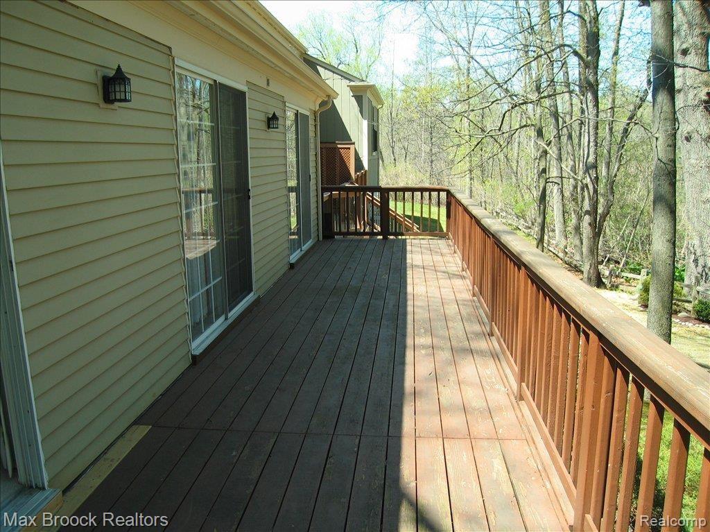 1539 Surrey Lane, Unit 5 Rochester, MI 48306 - Photo 14 of 20 Spacious Deck