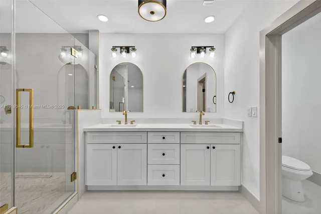 a picture of a wall with a white building