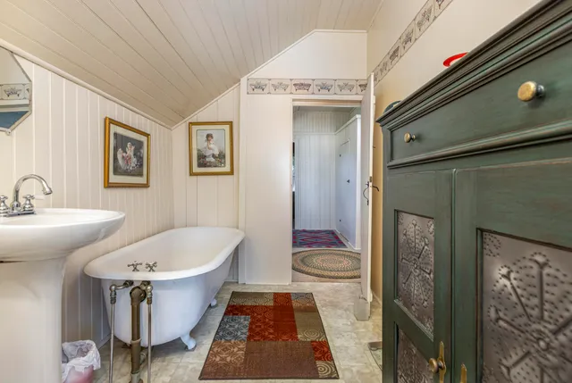 $1,260,000 | 364 Island Avenue, Portland, ME 04108