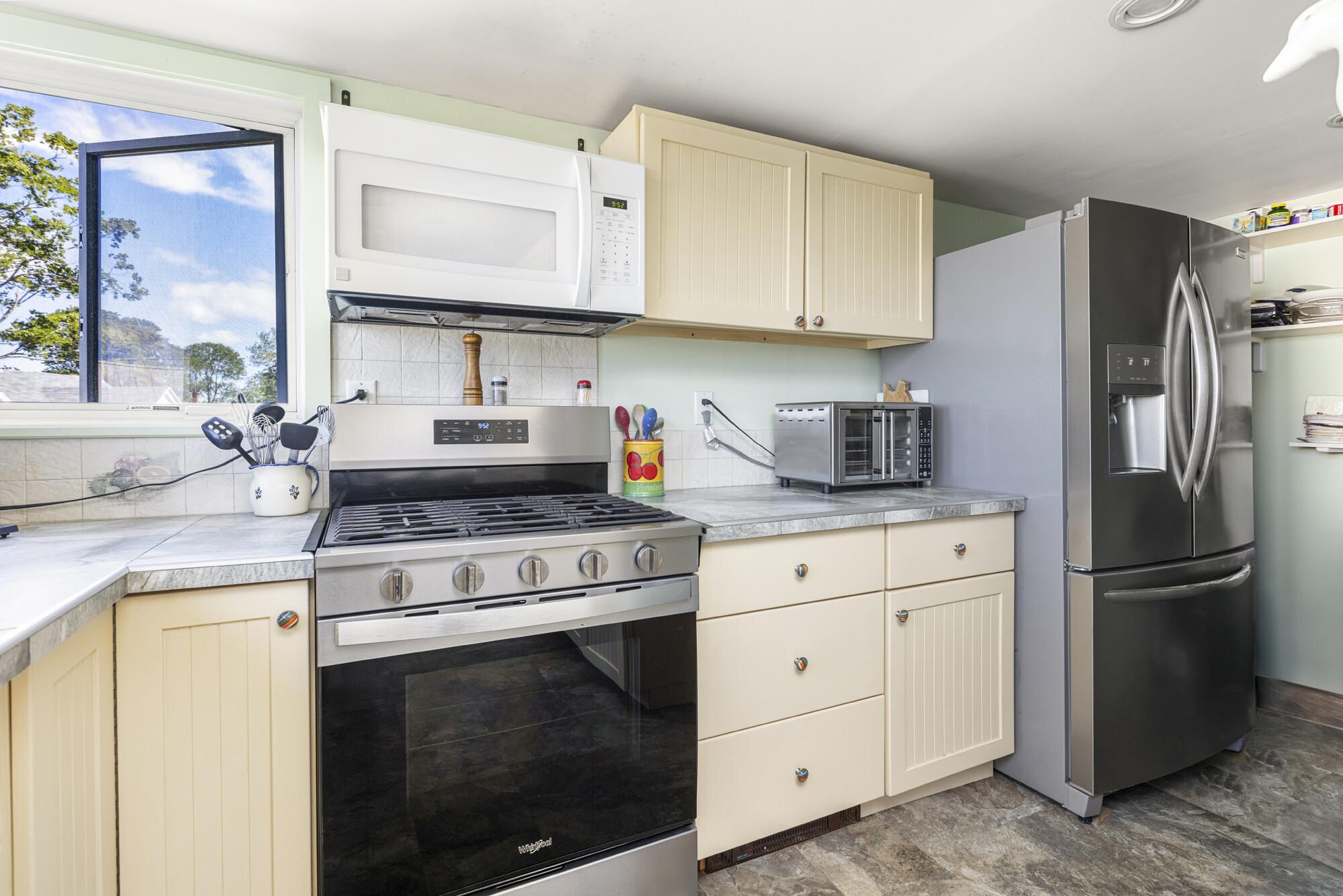 364 Island Avenue Portland, ME 04108 - Photo 9 of 47 Kitchen