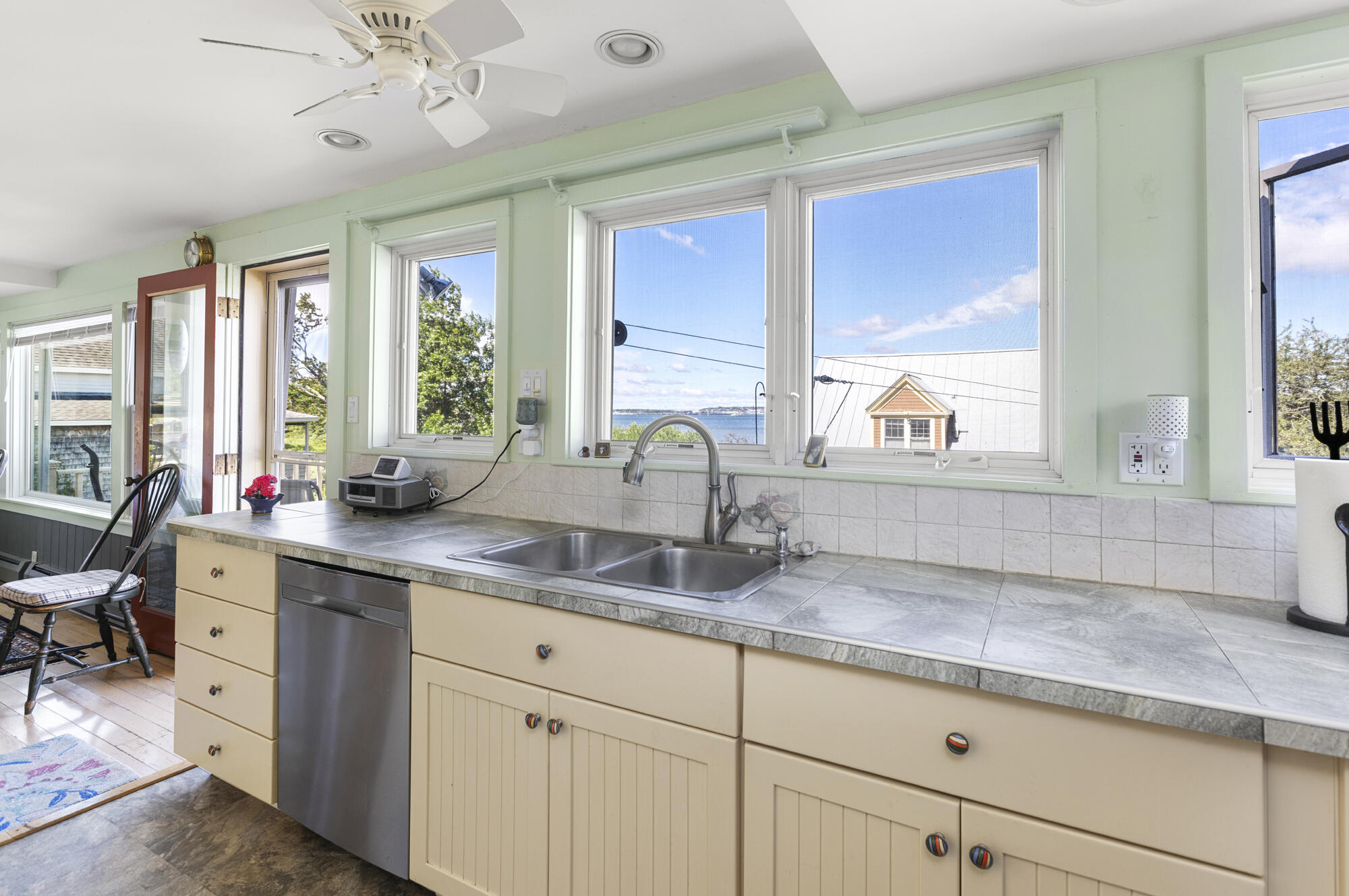 364 Island Avenue Portland, ME 04108 - Photo 10 of 47 Kitchen