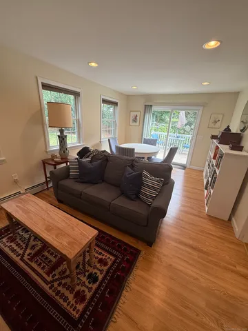 $4,500 | 99 Main Street, Stonington, CT 06378